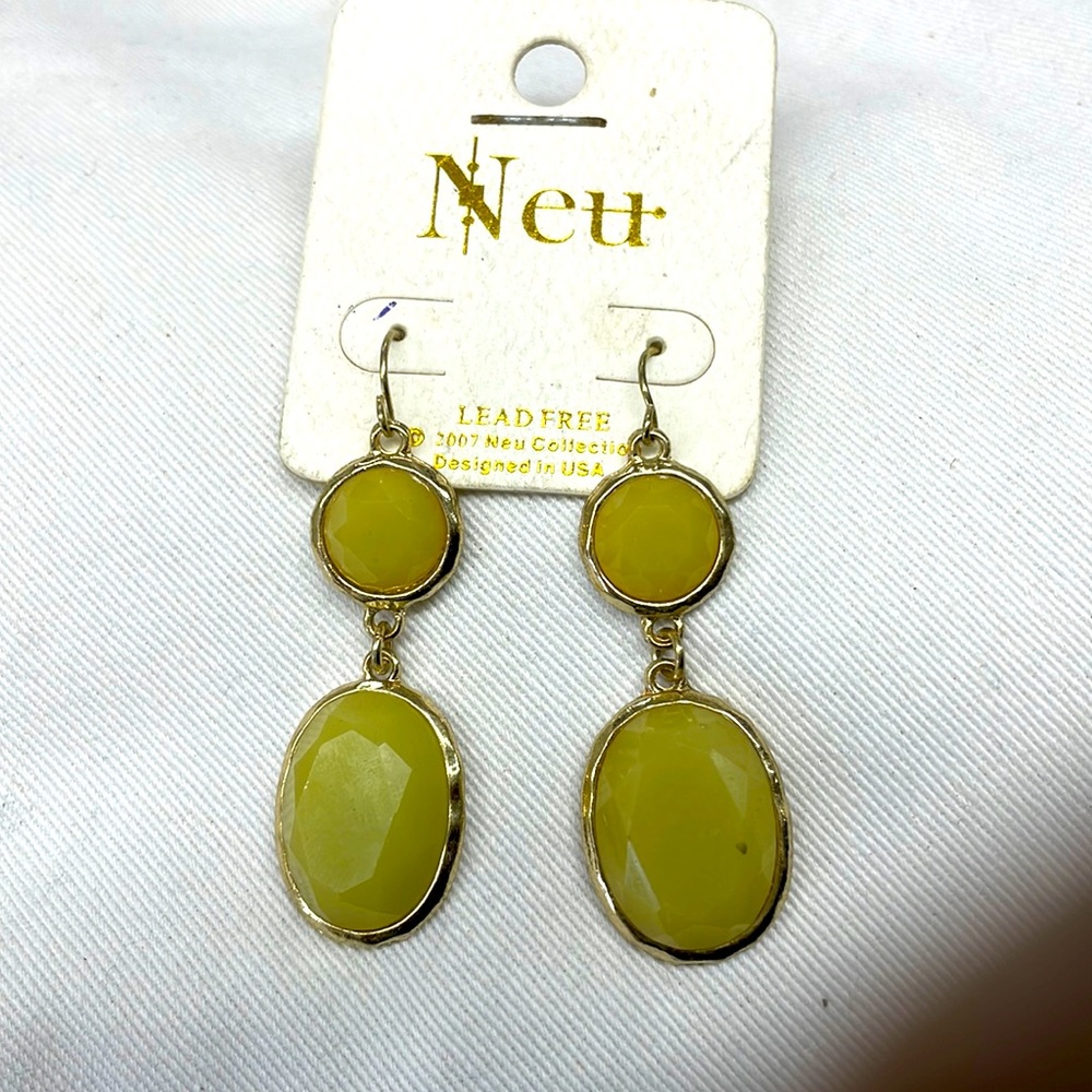 Neff hanging pierced earrings sz 2” long